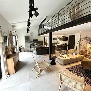 Superbe Maison Avec Jacuzzi , Ventabren France
